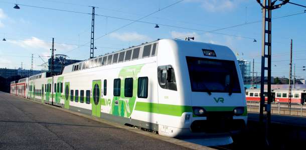 Vihreä Sm4-juna asemalla