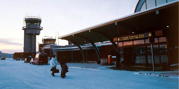 Ivalon lentoasema talvella