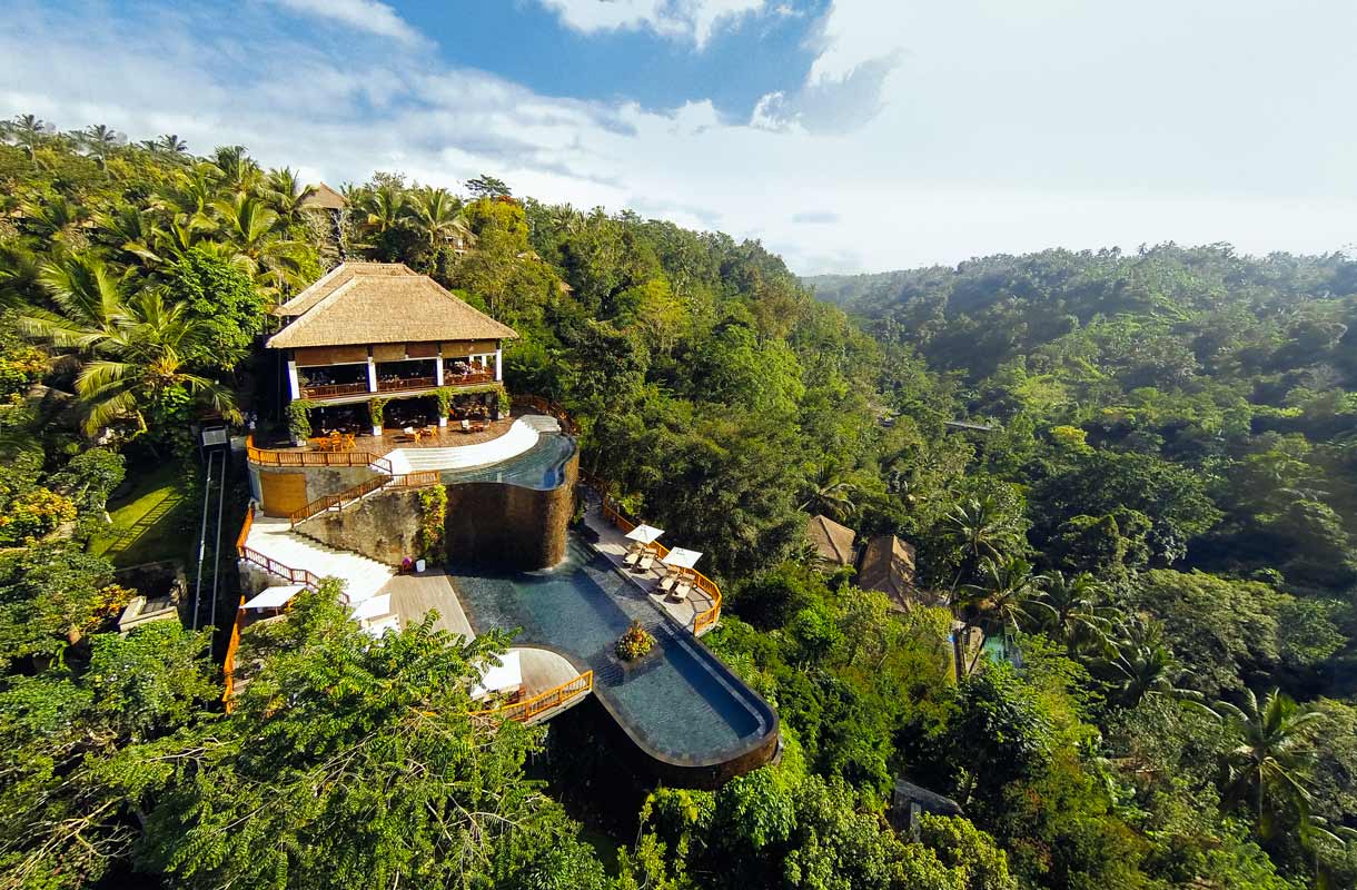 Hanging Gardens -hotellin uima-allas on Balin kuuluisin
