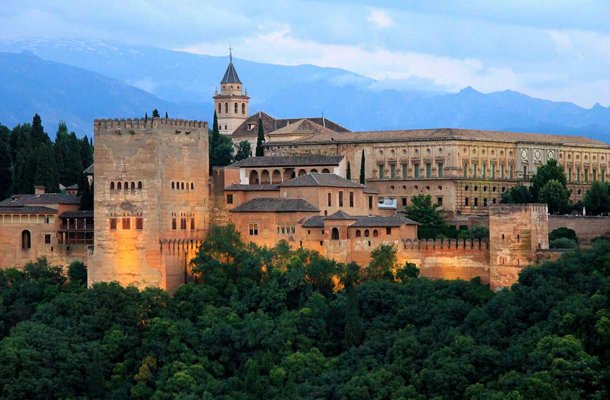 Alhambra palace. Замок Альгамбра. Альгамбра Гранада. Дворец Альгамбра в Испании. 5. Альгамбра, Гранада.