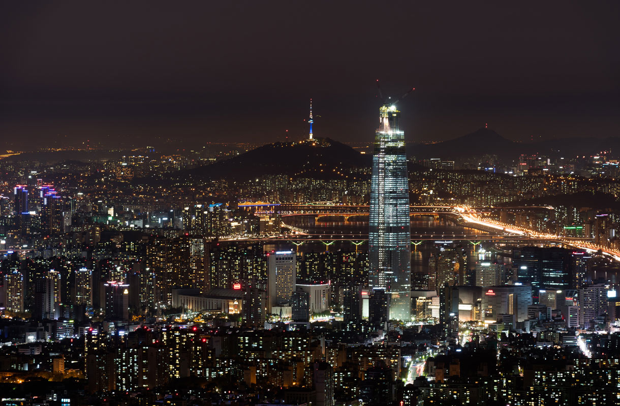 Плотность сеула. Ночной Сеул. Сеул ночью. Сеул с земли. Seoul vs Tokyo.